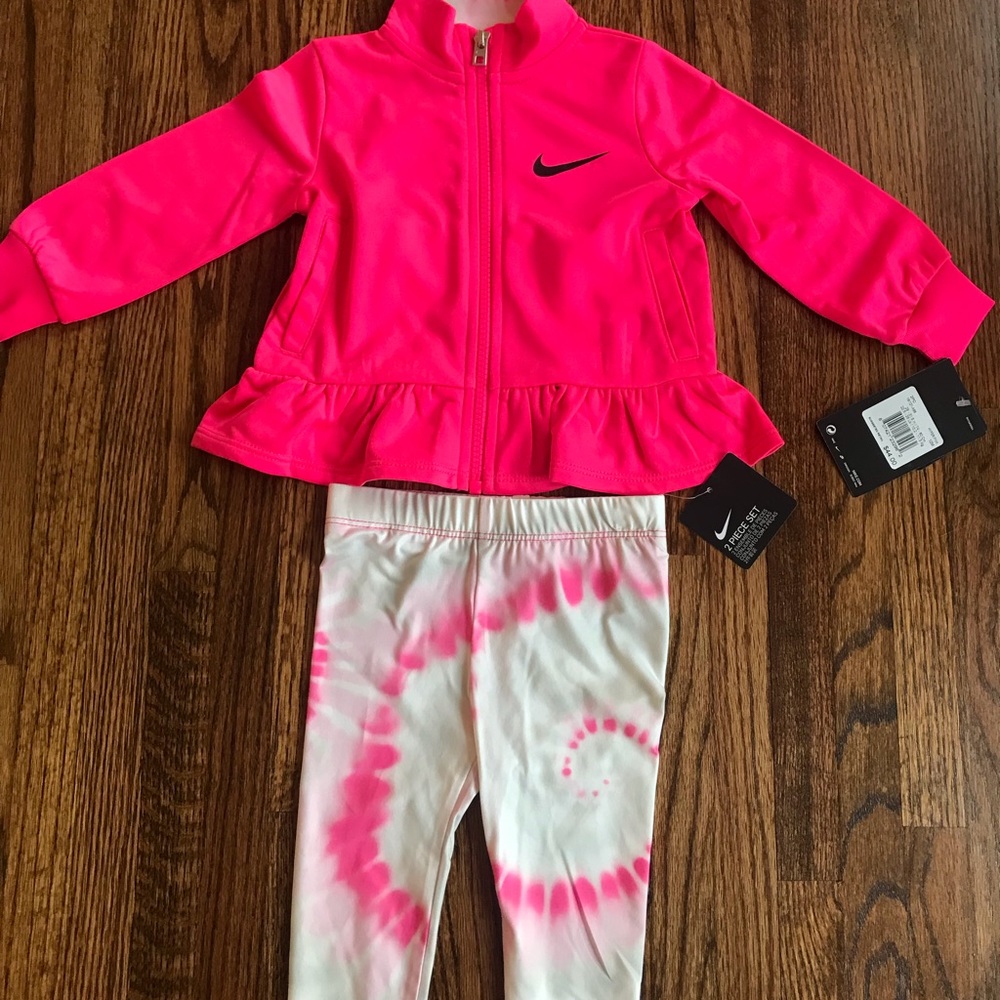 Nike baby girl 12M too & leggings